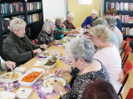 8. Op tafel was maar net voldoende ruimte